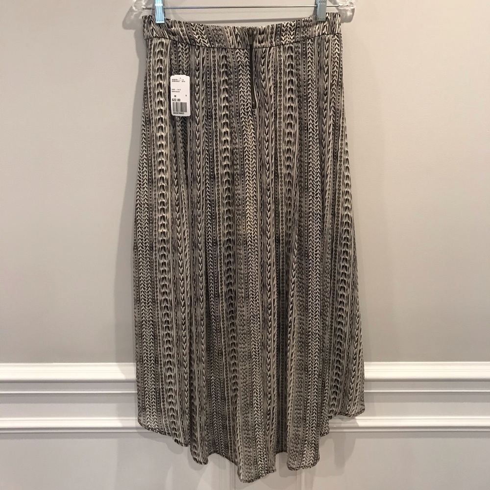 Patterned High-Low Skirt - Picture 2 of 3